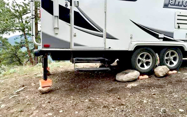Leveling RV Using Blocks / Rocks